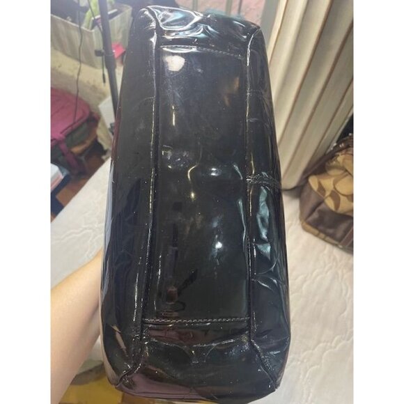 B931 - Preloved Coach Embossed Signature Black Patent Leather Shoulder Bag - Picture 4 of 5